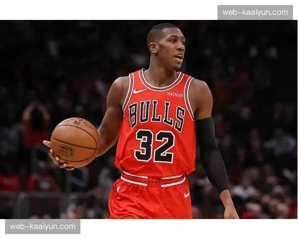 公牛年轻阵容表现起伏 季后赛席位争夺陷入被动