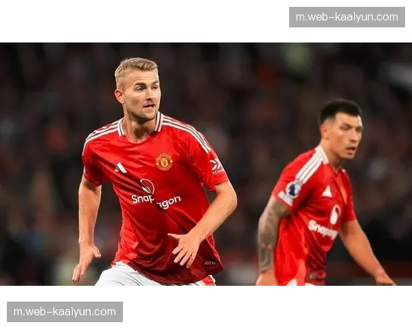 曼联中卫组合德利赫特与利马同时伤缺 中路防守面临重组
